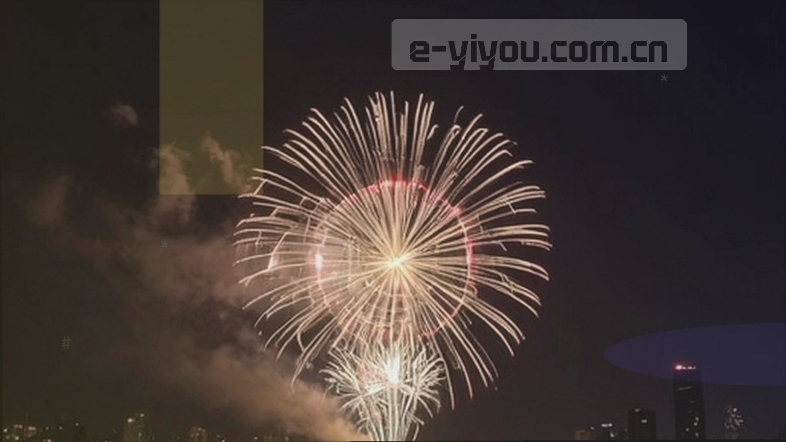 家政保洁师傅在住宅客厅进行地面清洁作业，暖色顶光从右侧打入，画面左侧留出文字排布空间